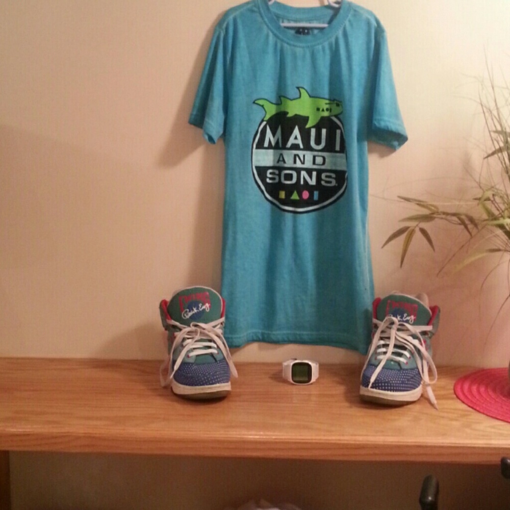 Maui and sons t shirt and patrick ewings