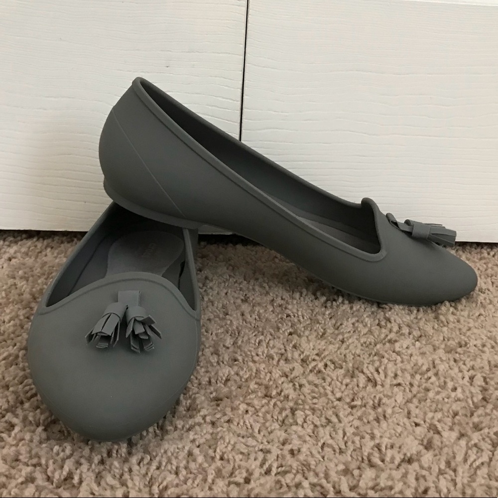 Croc flats