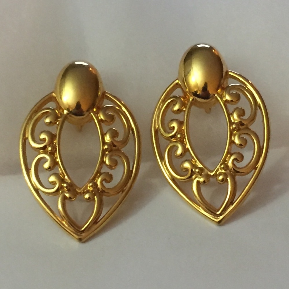 Vintage Clip on Earrings jewelry gold tone