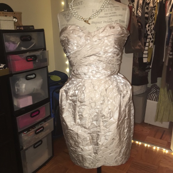 Timeless strapless dress - Picture 2 of 4