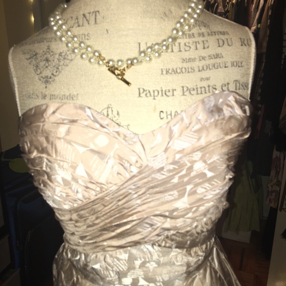 Timeless strapless dress - Picture 3 of 4