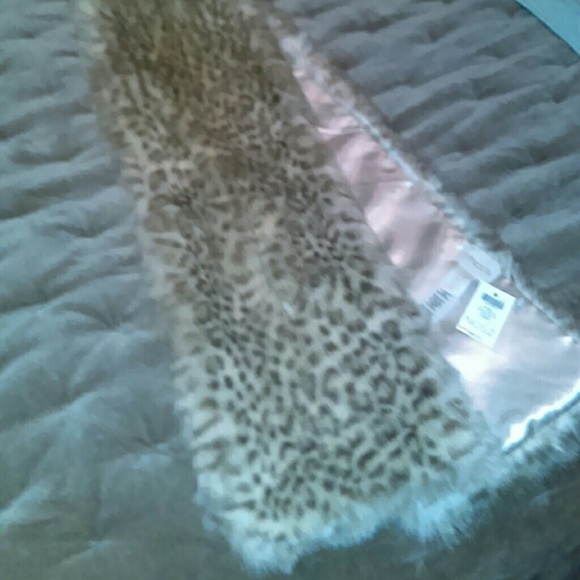 Chico's faux fur scarf..NWT.. - Picture 4 of 5