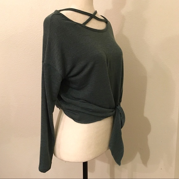 🎉 Host Pick 🎉 Green Drop Shoulder Tie Front Top - Picture 2 of 5