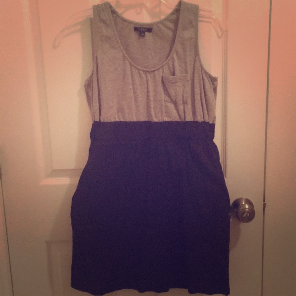 🔥Donating Soon🔥Grey and Black Dress with Pockets