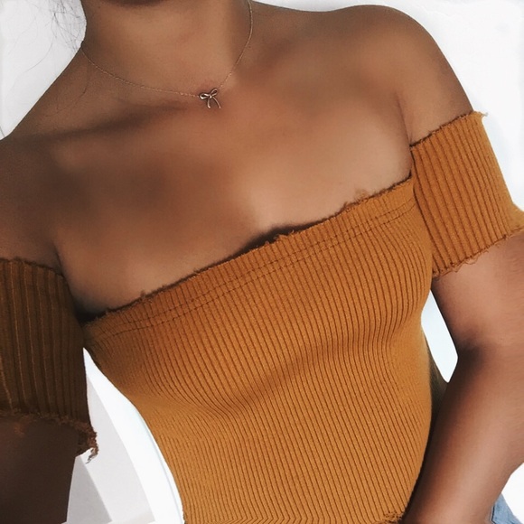 ✨Off the shoulder crop top ✨ - Picture 1 of 4