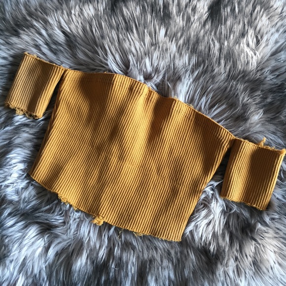 ✨Off the shoulder crop top ✨ - Picture 2 of 4