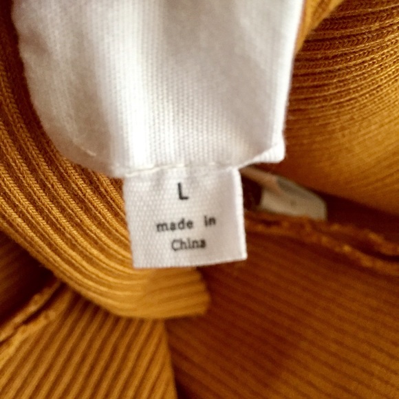 ✨Off the shoulder crop top ✨ - Picture 4 of 4