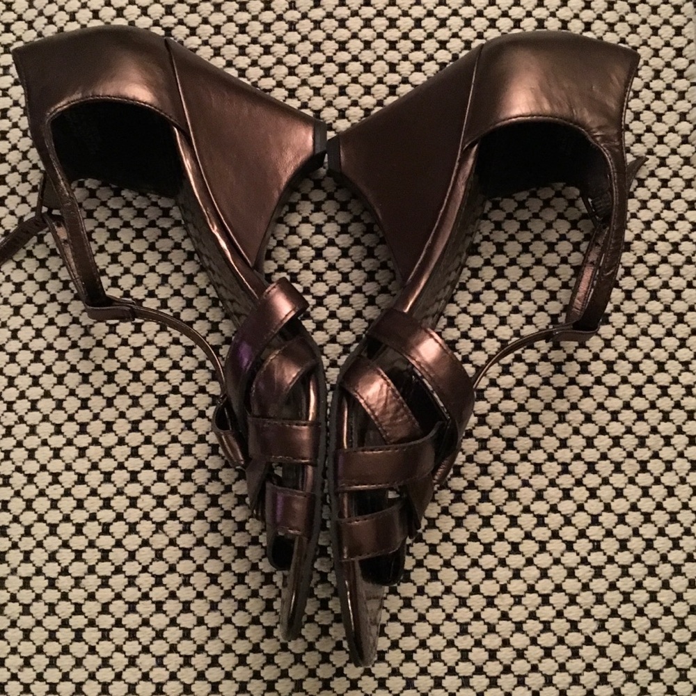 Enzo Angiolini metallic bronze wedges