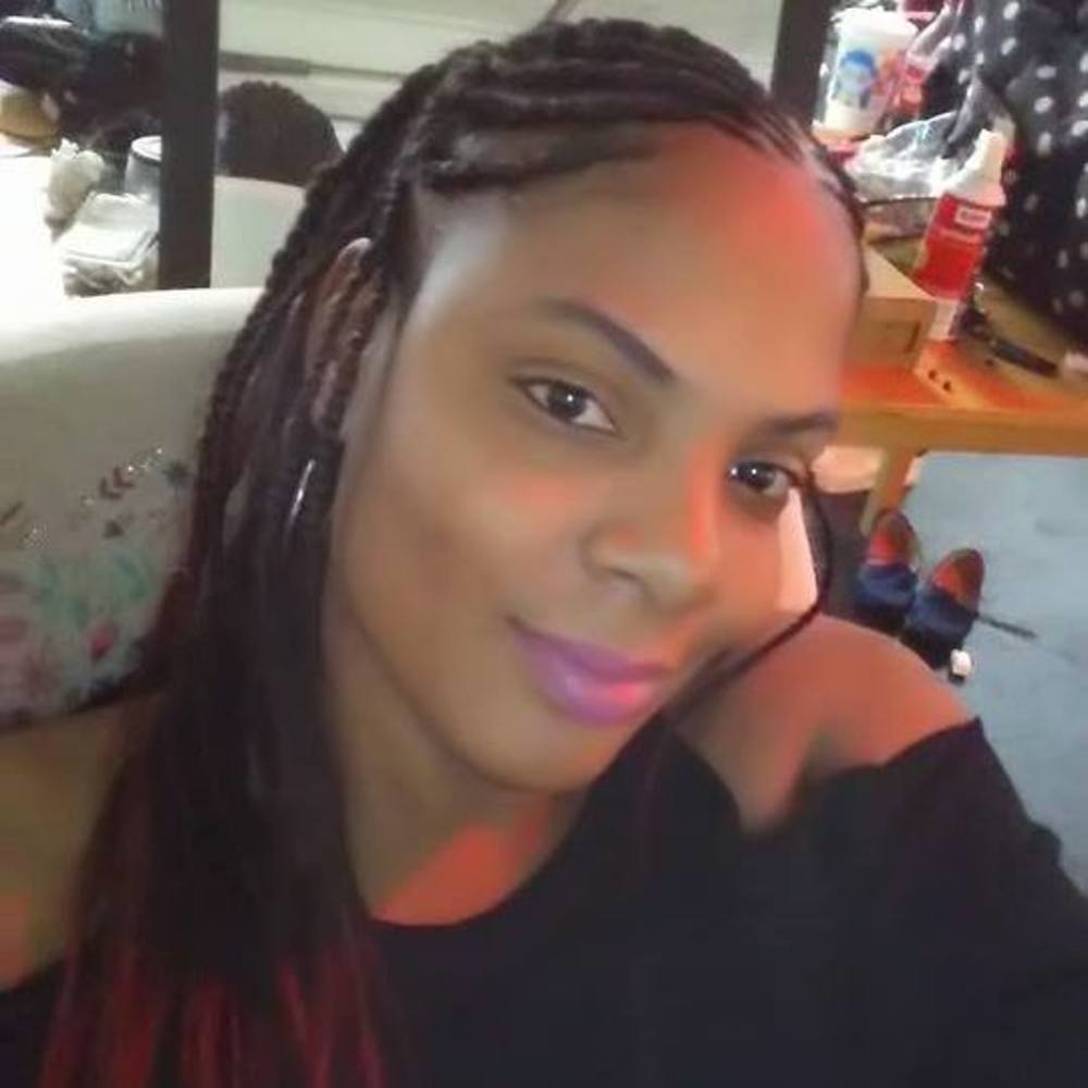 Meet your Posher, Nia