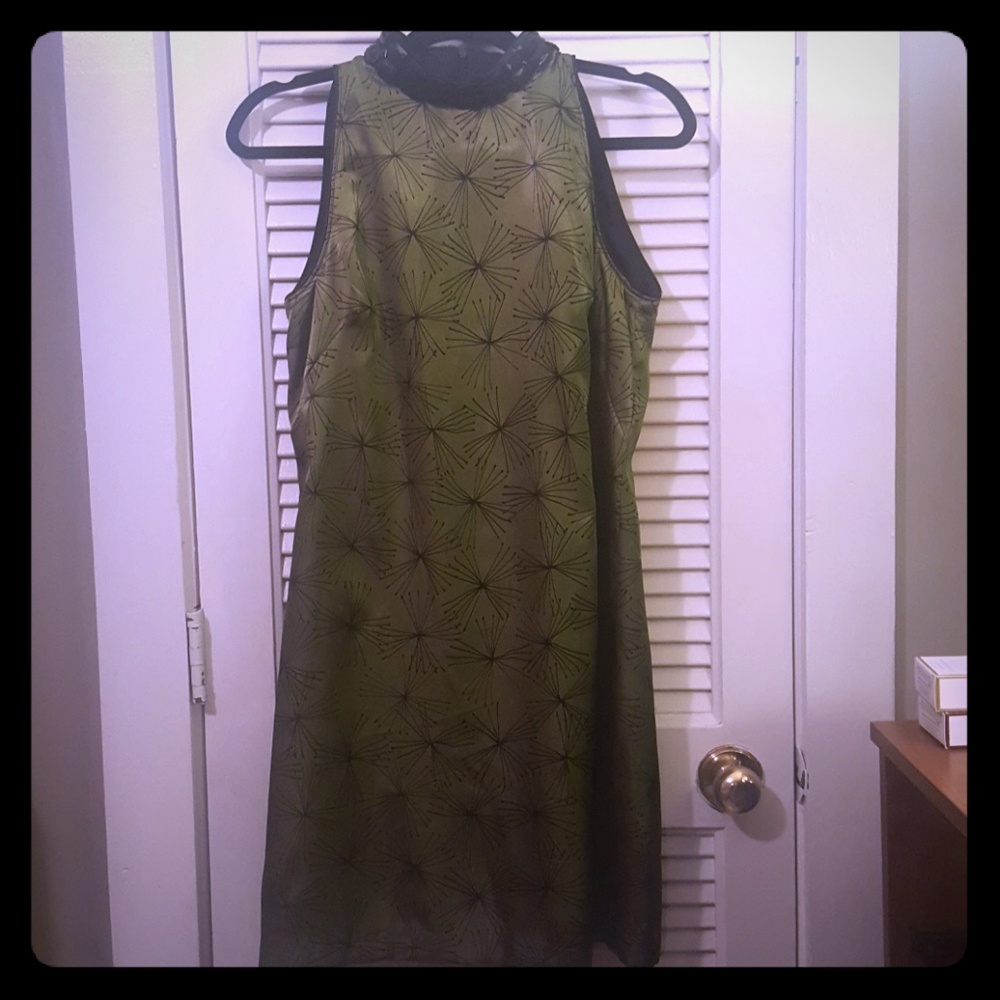 Sleeveless green shift dress, London Times, 10