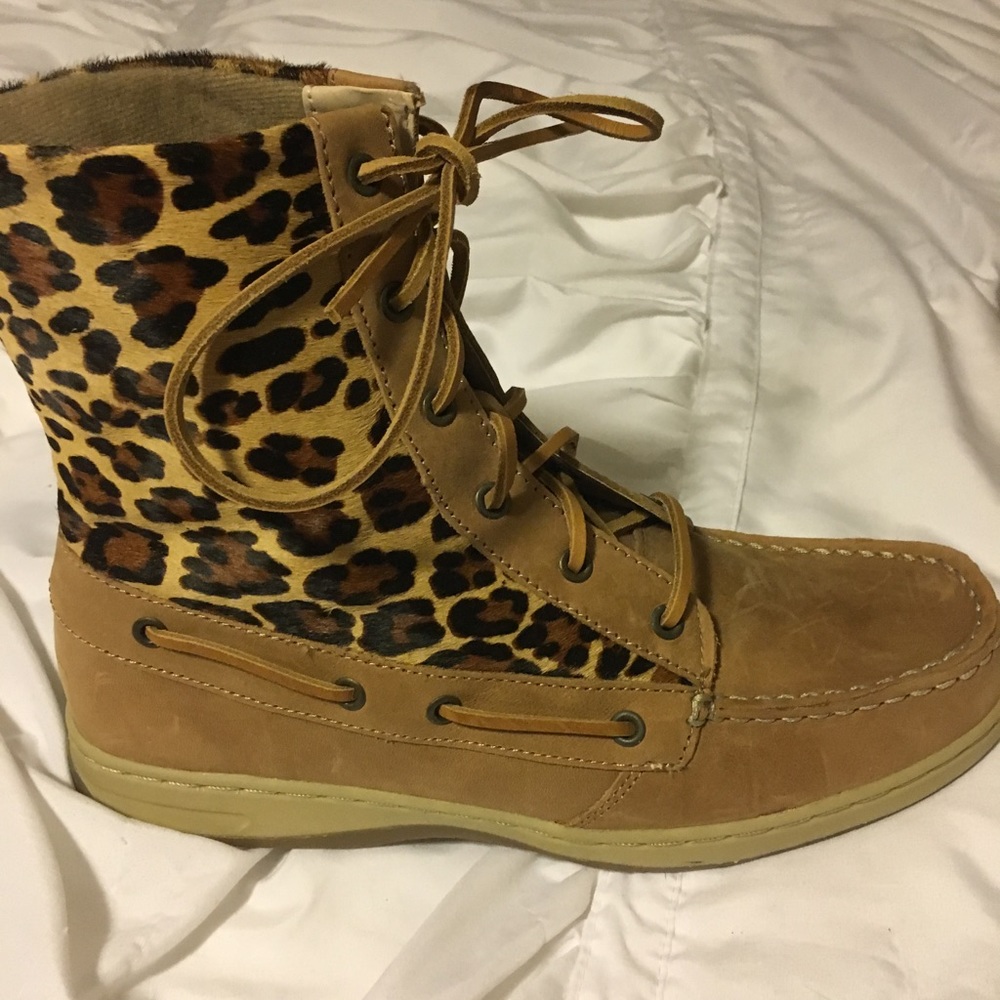 Boots - Picture 3 of 6