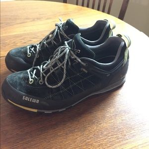 Salewa men's hiking shoe with vibram sole.