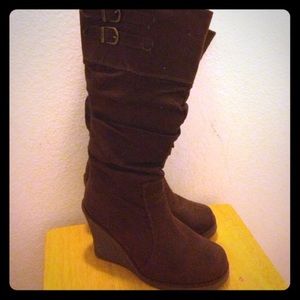 Faux suede boots. Dark brown 5.5