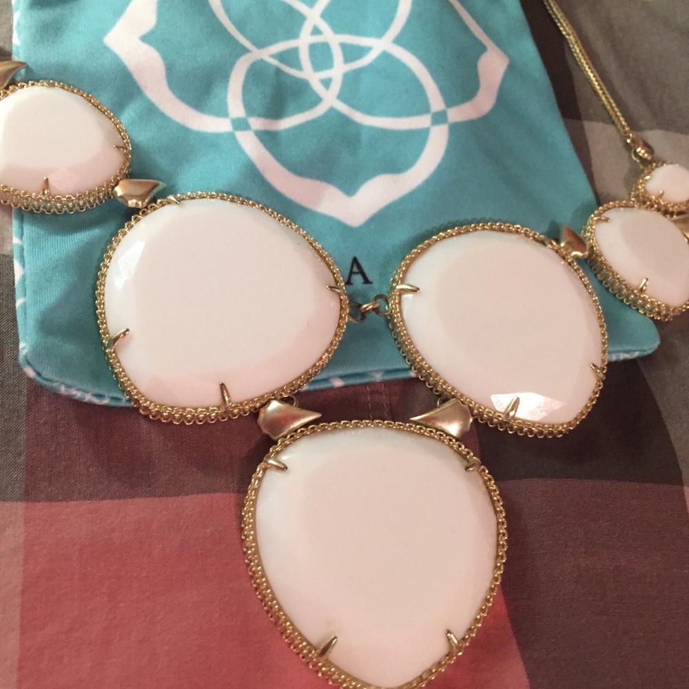 ‼️SOLD‼️ Kendra Scott Rebecca Necklace - Picture 3 of 5