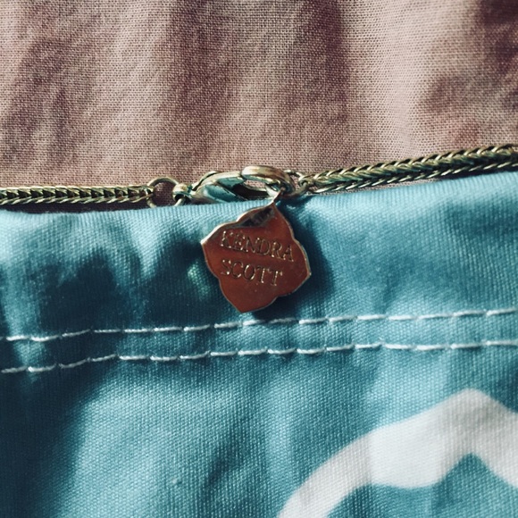 ‼️SOLD‼️ Kendra Scott Rebecca Necklace - Picture 2 of 5