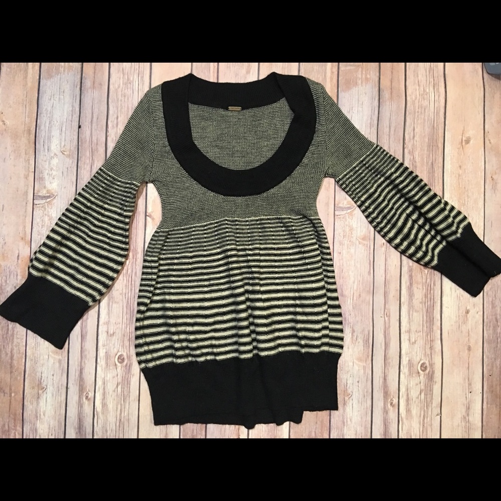 🦇FREE PEOPLE Striped Sweater Size Small