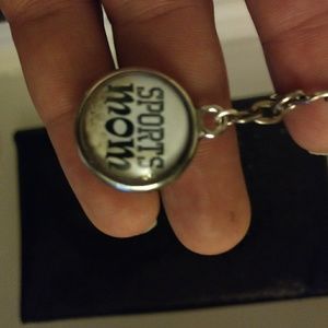 NWOT Sports mom w/ heart on the flip side keychain