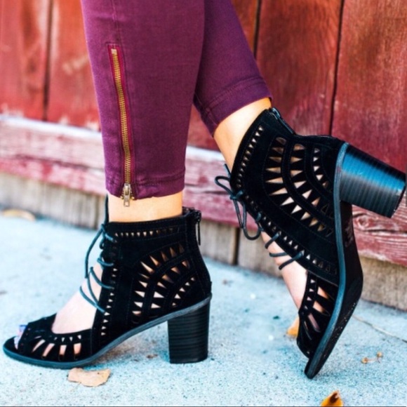 Laser Cut Chunky Heel Lace Up Gladiator Sandal - Picture 3 of 8