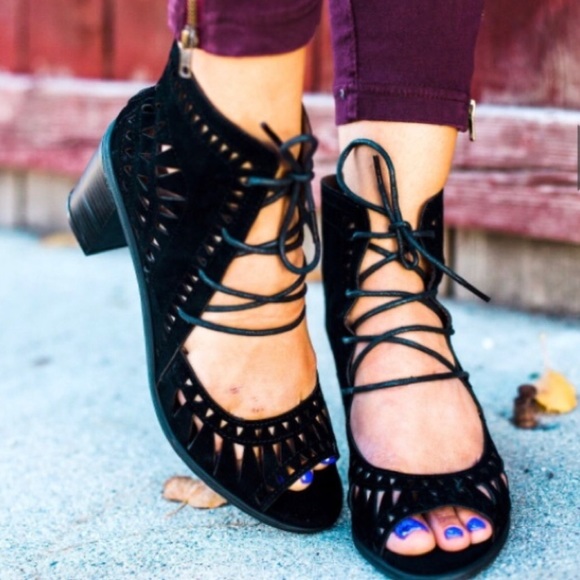Laser Cut Chunky Heel Lace Up Gladiator Sandal - Picture 2 of 8