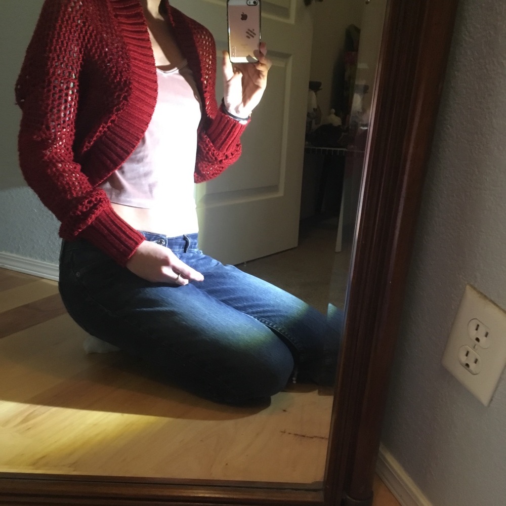 Cute red macro-met sweater thingy