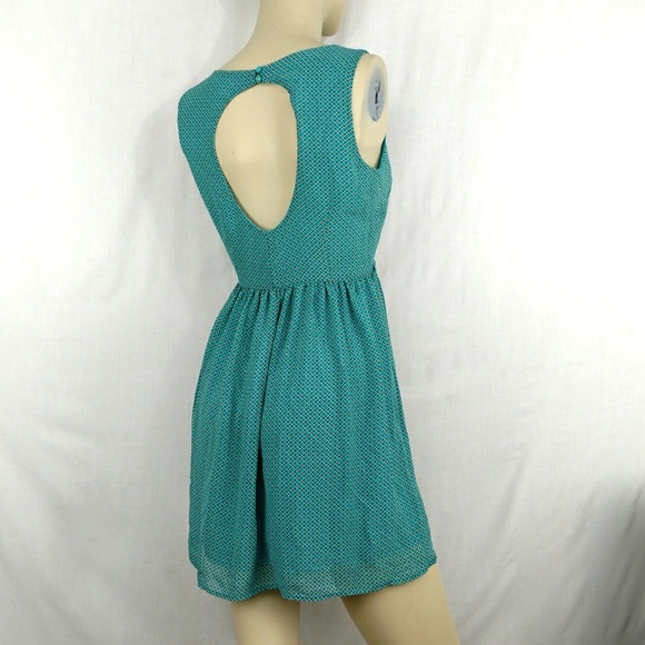 FOREVER 21 Mint floral skater Dress. Medium - Picture 2 of 4