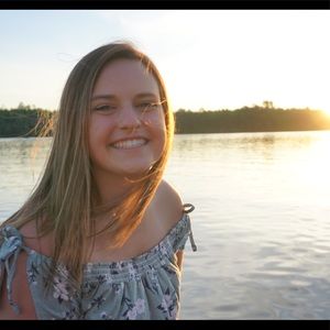 Meet your Posher, Lexie