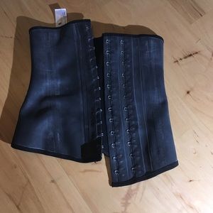 Latex ? Rubber? Waist trainer