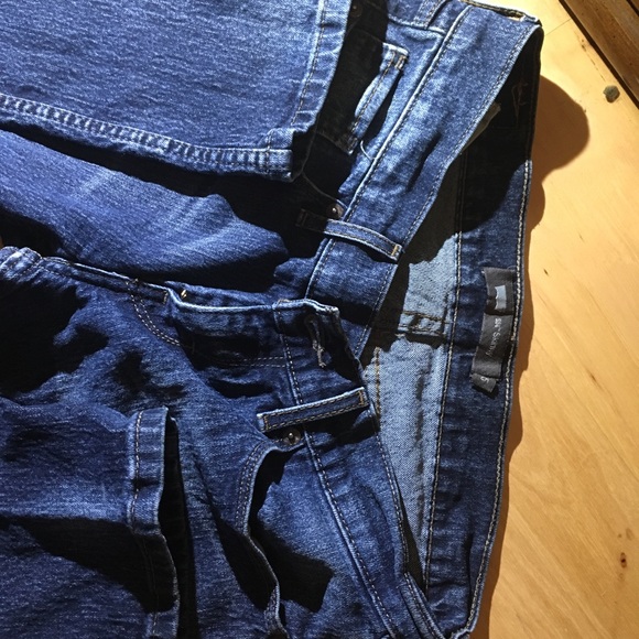 Basic Levi's - Picture 2 of 4
