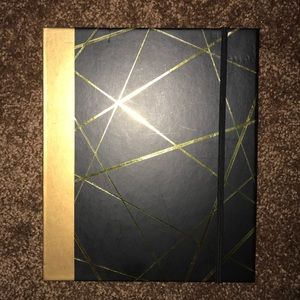 Make-up pallet with brushes included