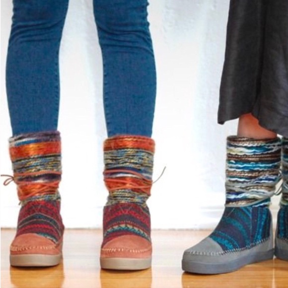 AMAZING! TOMS NEPAL TEXTILE/SUEDE MIX BOOT - Picture 3 of 8