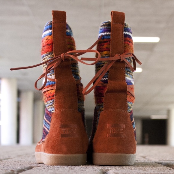 AMAZING! TOMS NEPAL TEXTILE/SUEDE MIX BOOT - Picture 7 of 8