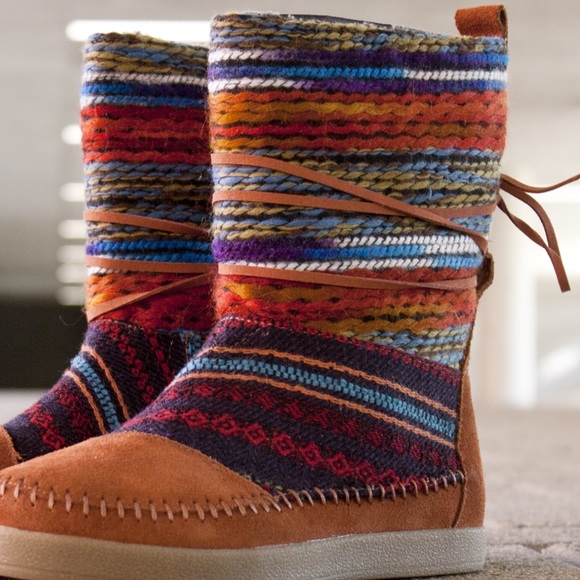 AMAZING! TOMS NEPAL TEXTILE/SUEDE MIX BOOT - Picture 8 of 8