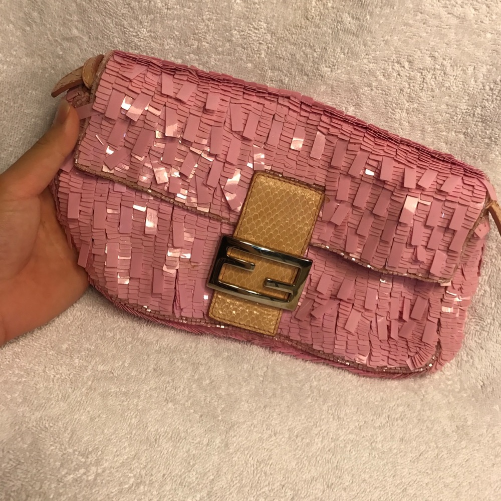 Super cute vintage PINK FENDI bag!