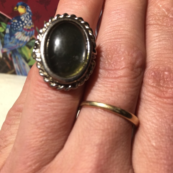 A ring - Picture 2 of 3