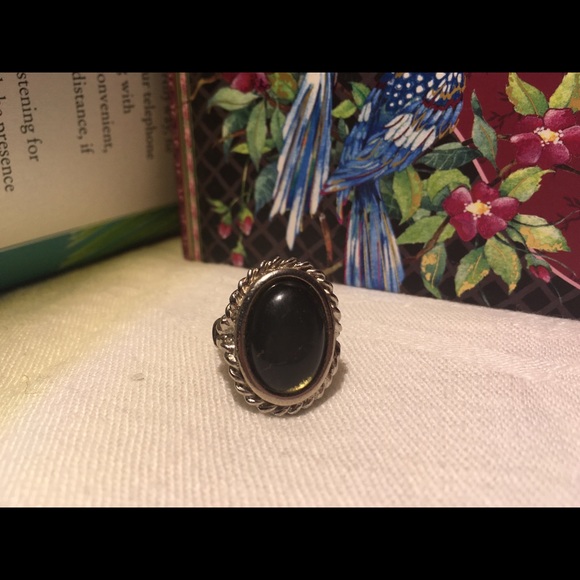 A ring - Picture 3 of 3