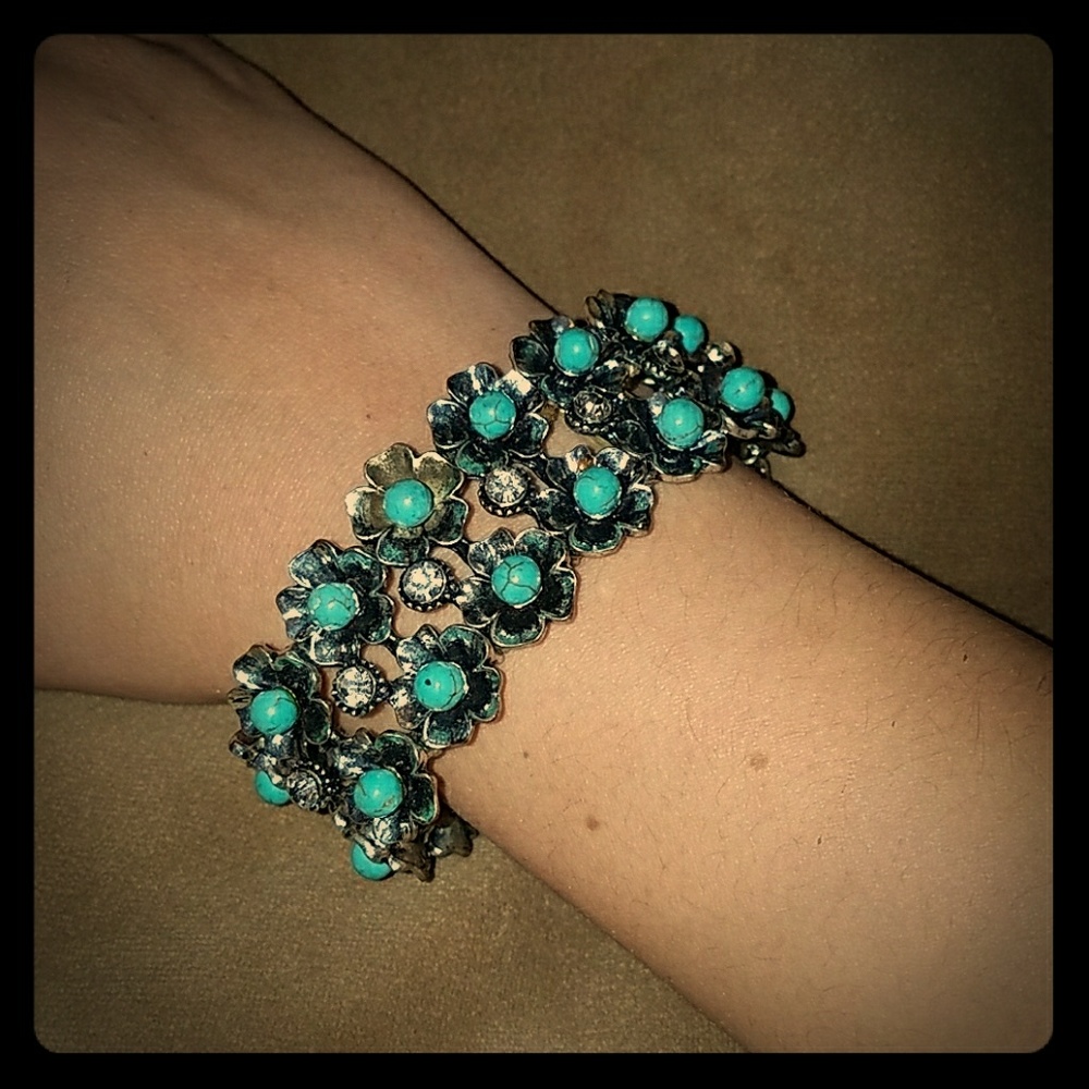 💐Forever21 bracelet with flowers💐
