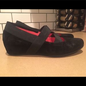 Cute and comfy black suede wedges by Aquatalia