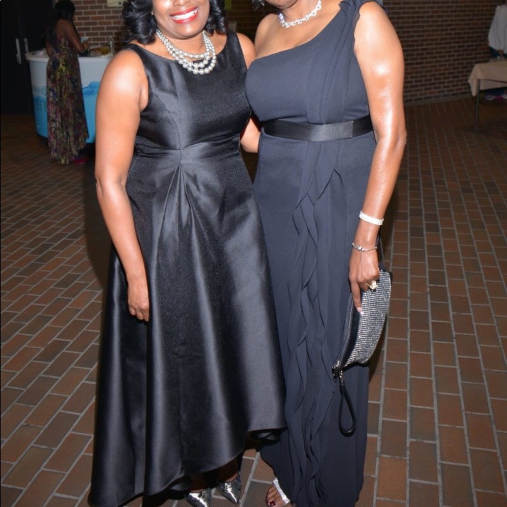 Vera Wang Bridesmaid Dress-The dress on the right.