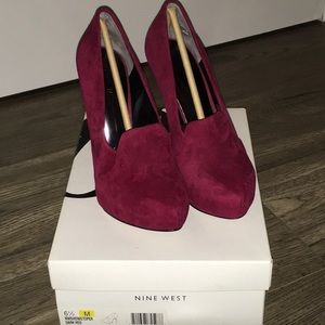 NWOT 👠NINE WEST Showstopper Suede pumps in red