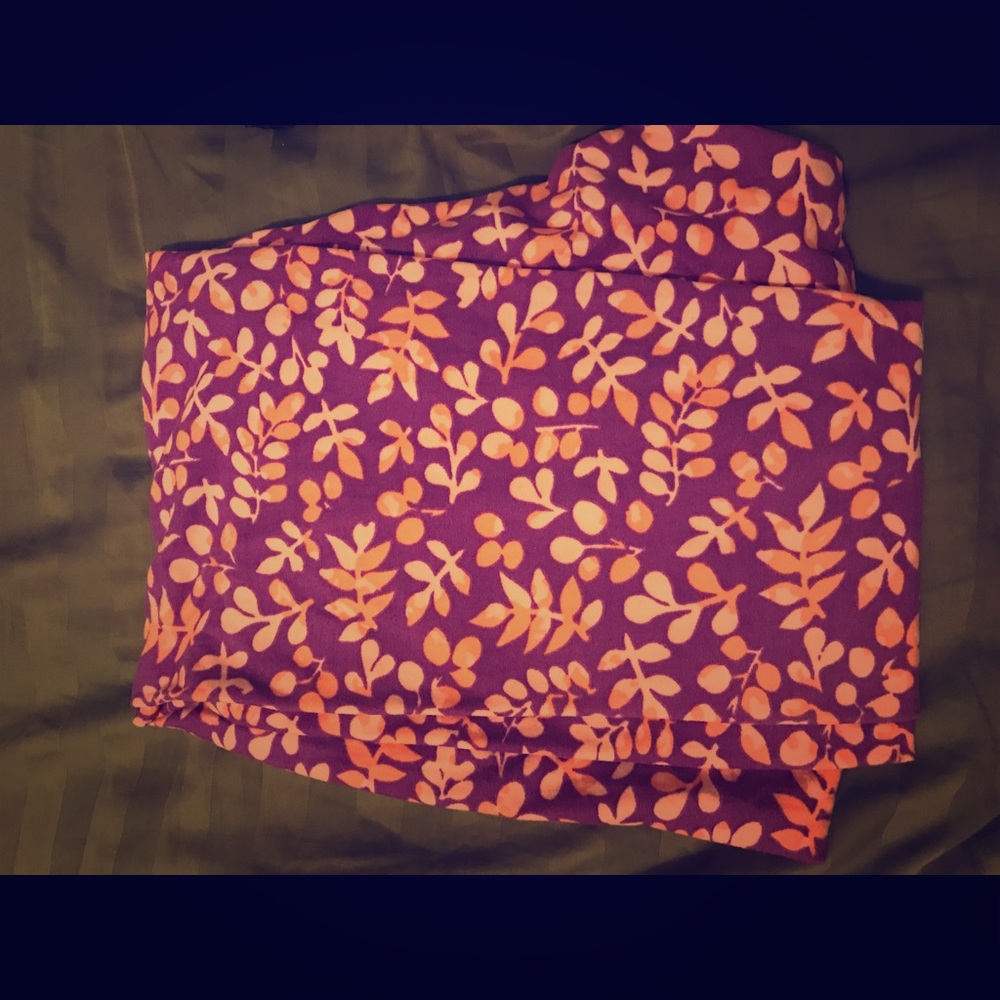 Lularoe one size leggings, purple/pink leafs, NWOT