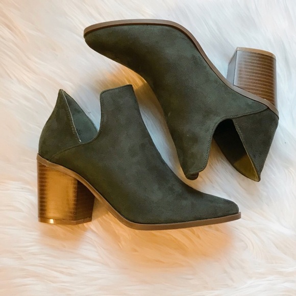 🌸🆕 Olive Side Slit Booties - Picture 2 of 5