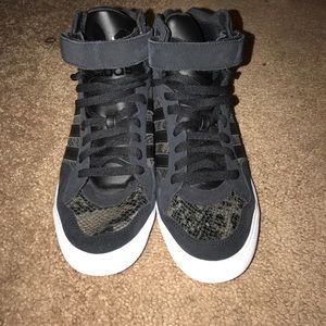Heeled sneakers