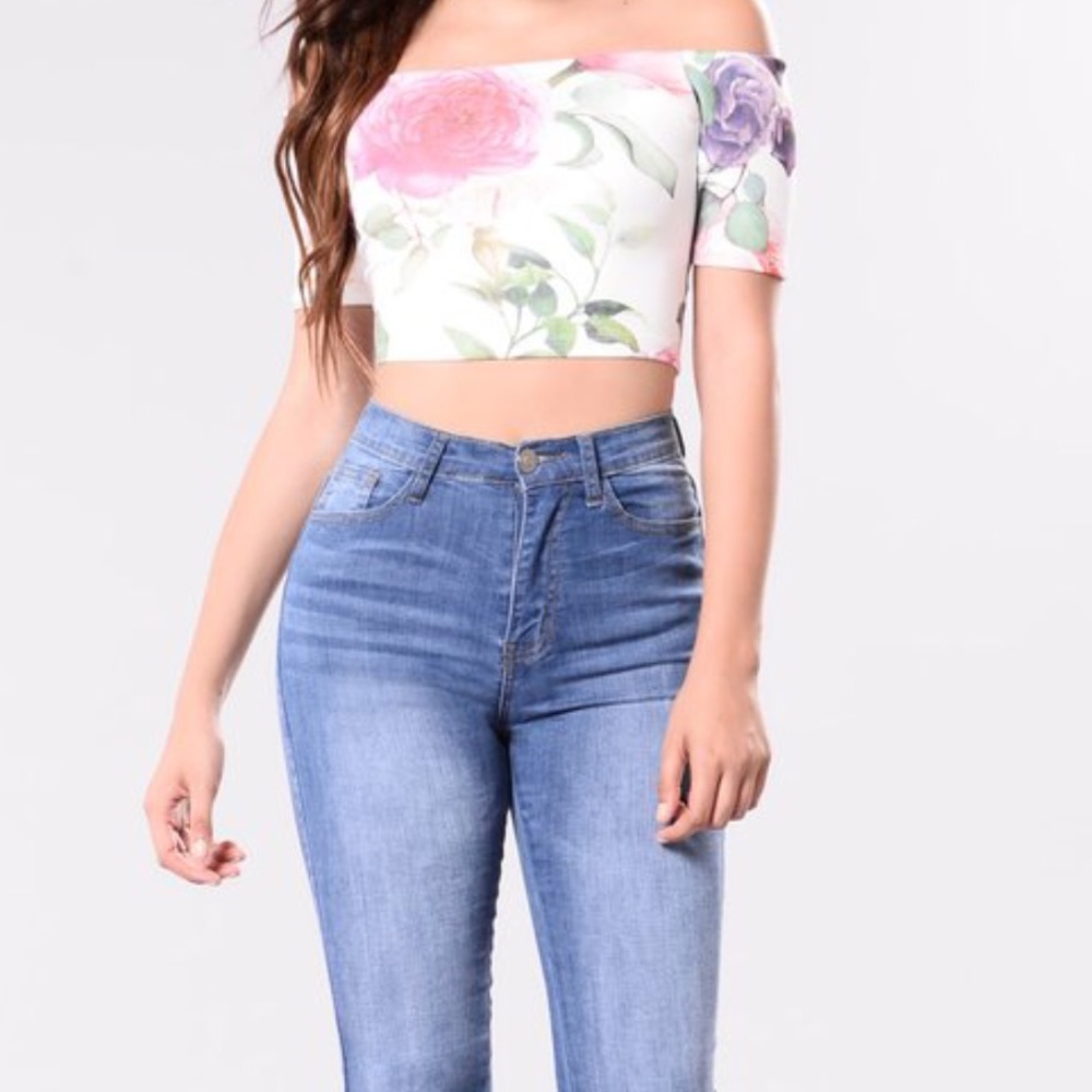 Shoulder Show Off Top - FASHION NOVA MODEL