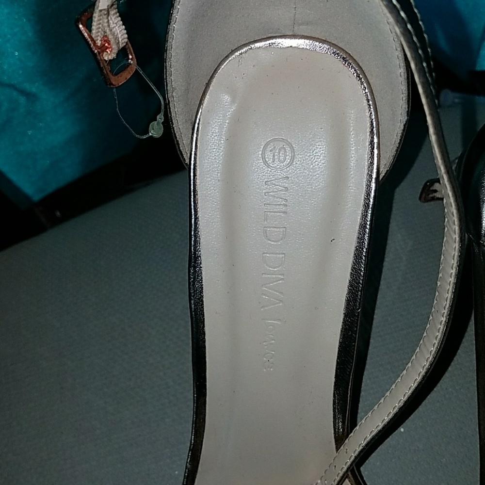 Shoes - Picture 4 of 6