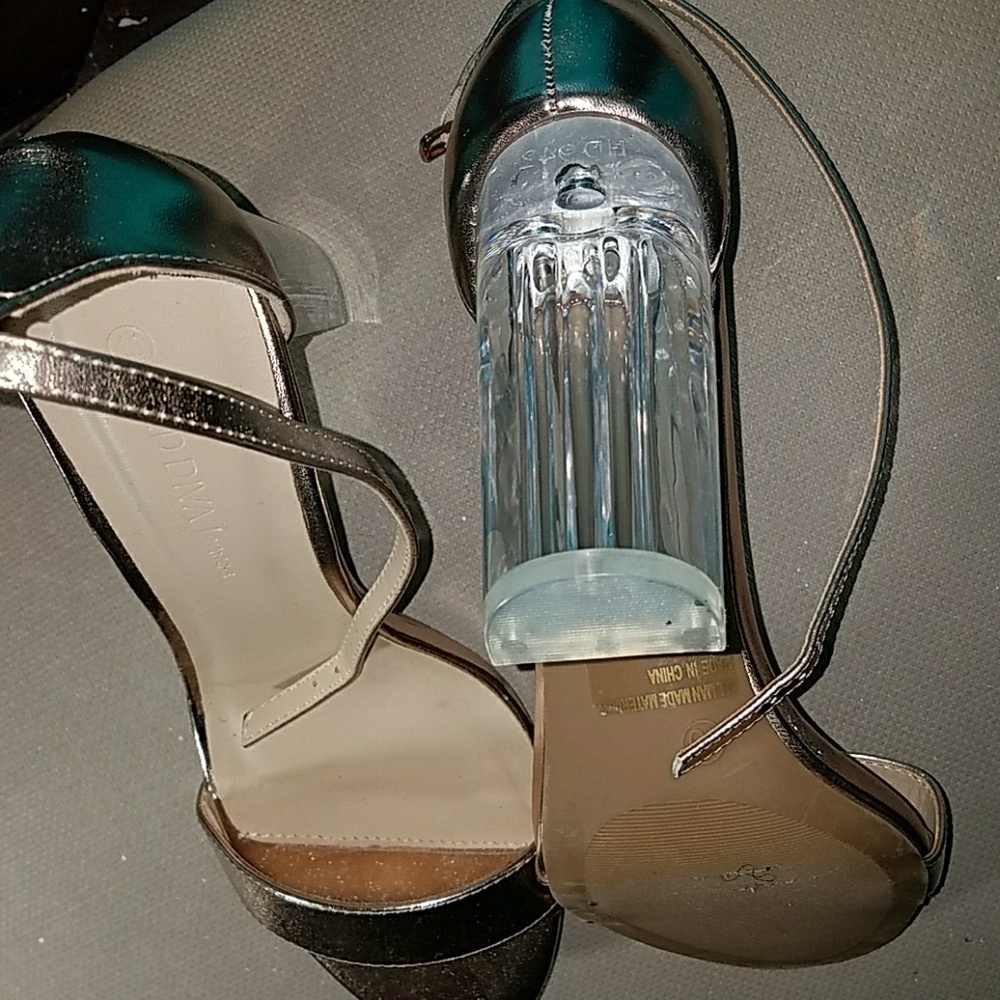 Shoes - Picture 5 of 6