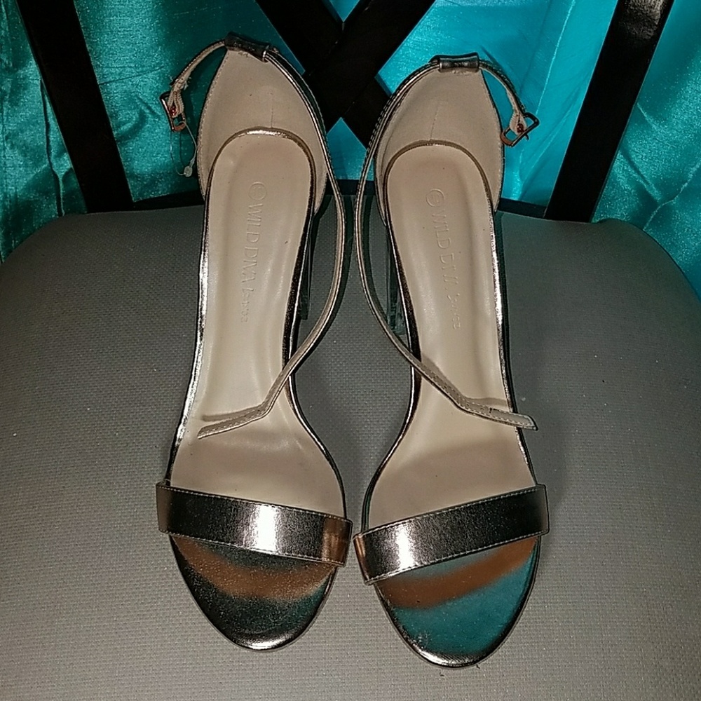 Shoes - Picture 6 of 6
