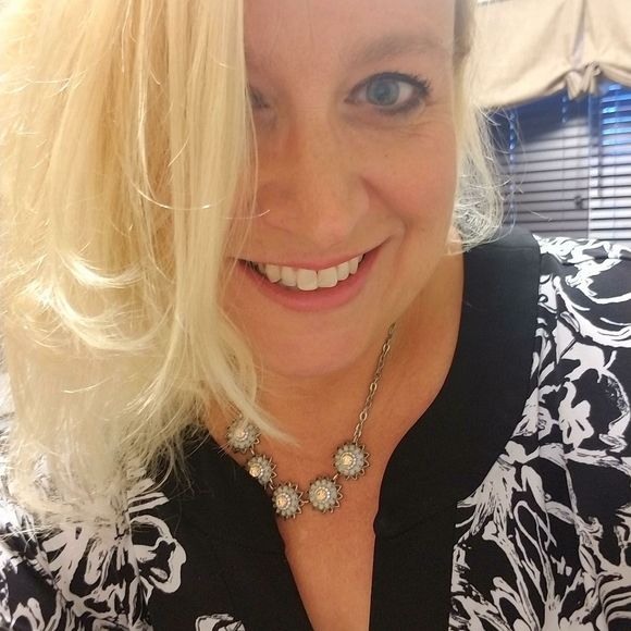 Meet your Posher, Stacie - Picture 1 of 1