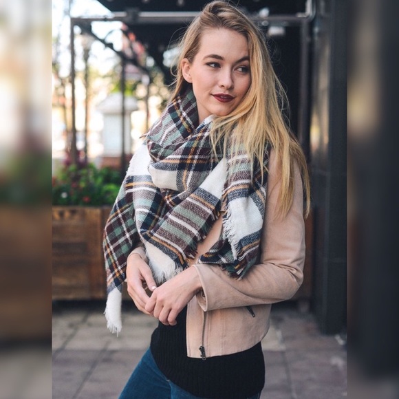 Accessories - White/ brown/ mint blanket scarf