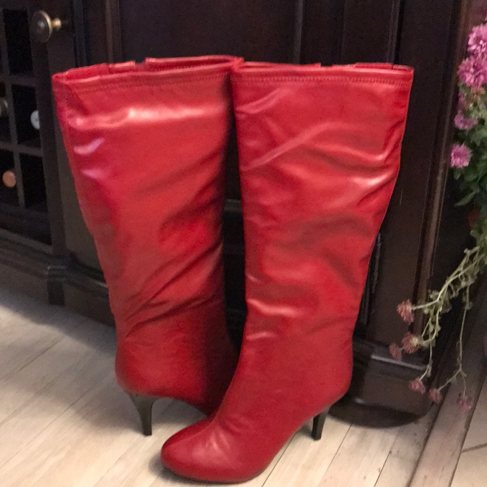 Red boots - Picture 2 of 6