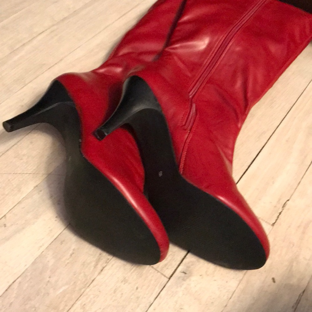 Red boots - Picture 4 of 6